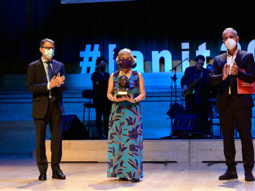 La professora Núria Castell, premiada a la 26a Nit de les Telecomunicacions i la Informàtica