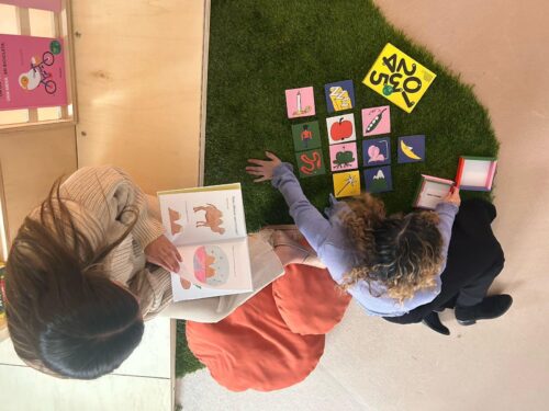 Alumnas del máster DiPE exponen en Món Llibre 2025