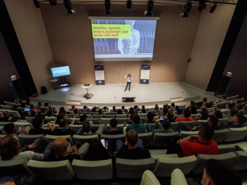 El professor Javier Moreno participa a l'AWS Community Day Spain 2025